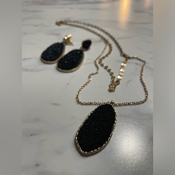 Elegant Black and Gold Jewelry Set - Picture 3 of 3